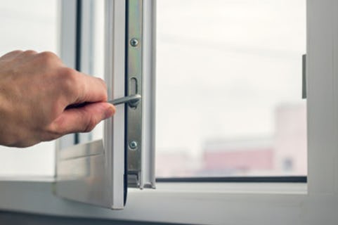 Durų ir langų garantinė priežiūra